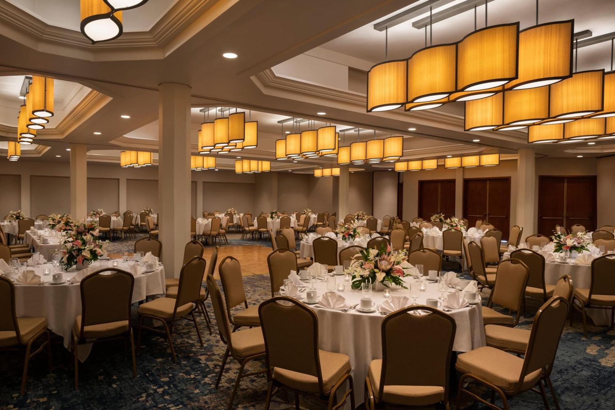 Waikiki Beach Marriott Resort & Spa Гонолулу Экстерьер фото